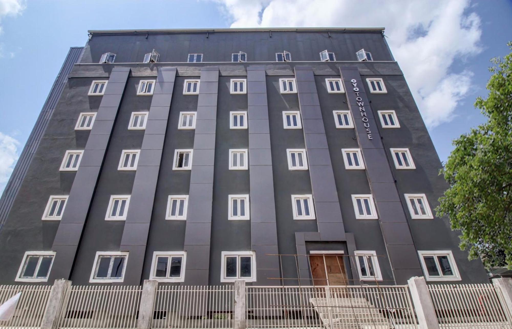 Hotel Super Townhouse Rcc Majestic 397 Lb Nagar Hyderabad Exterior foto