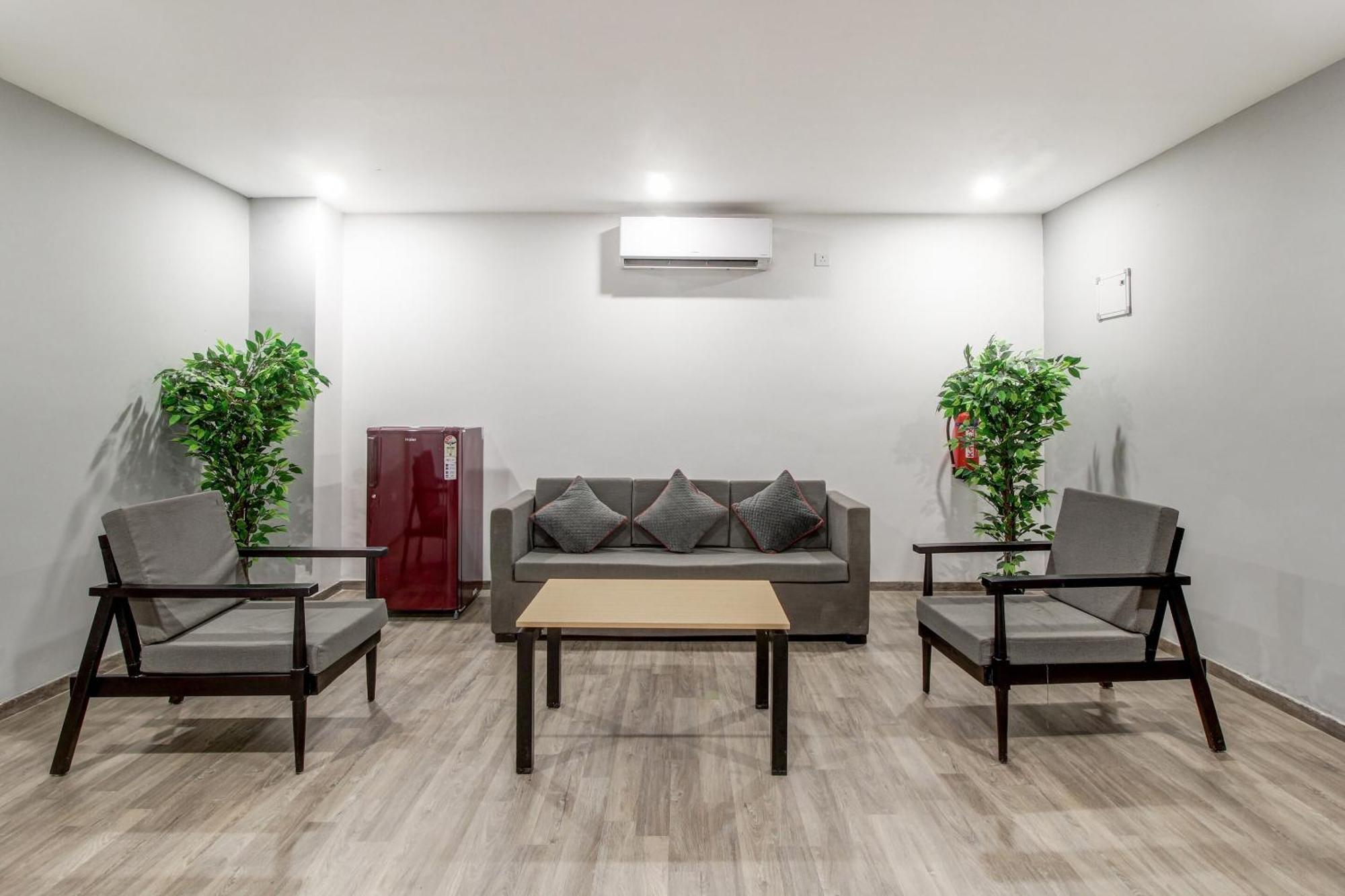 Hotel Super Townhouse Rcc Majestic 397 Lb Nagar Hyderabad Exterior foto